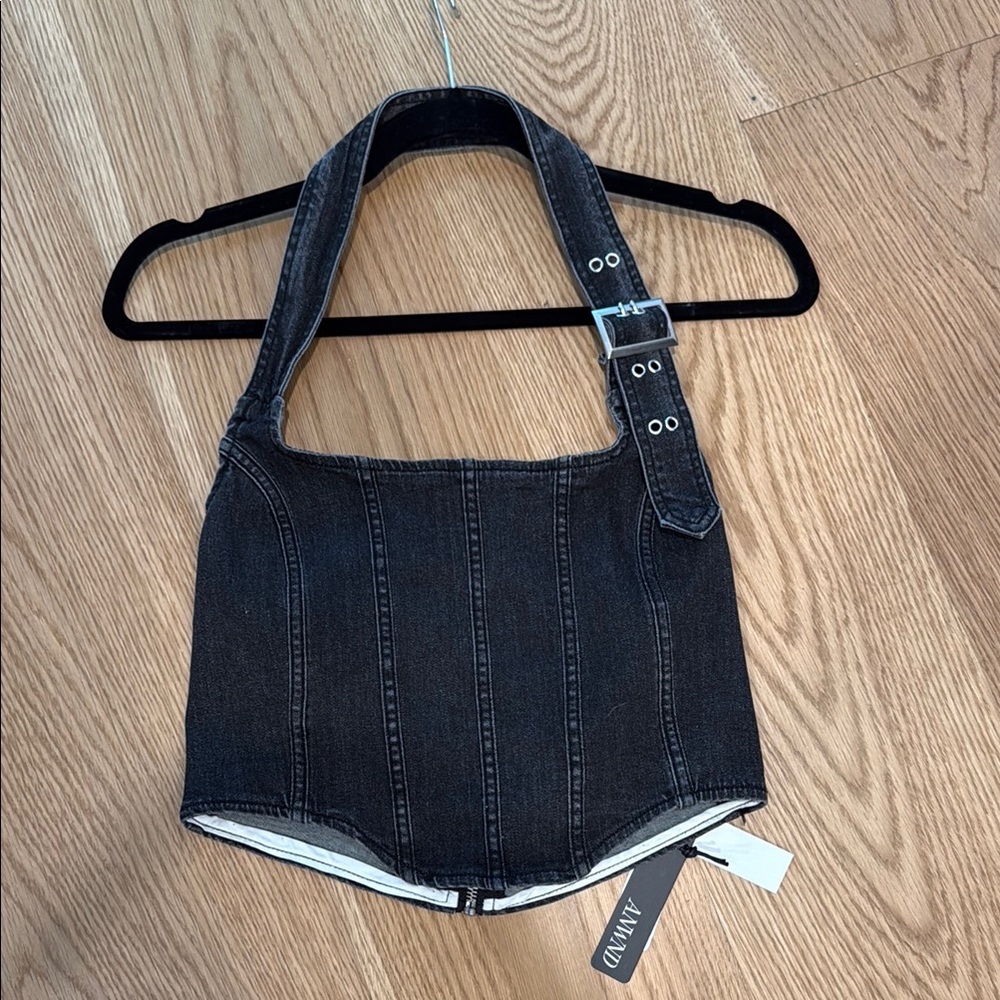 Buckle top
